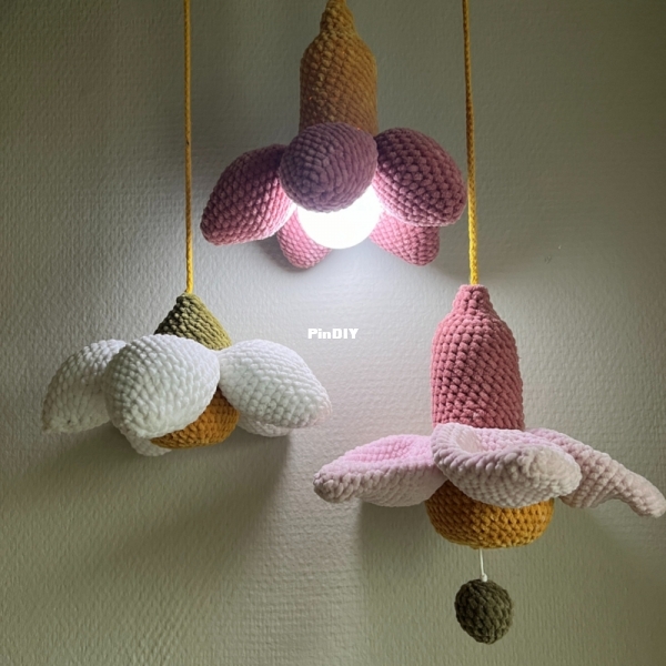 Miss - Mrs Hooked - Carla Bron - Flower hangers and monkey - Bloemenhangers en A.jpg
