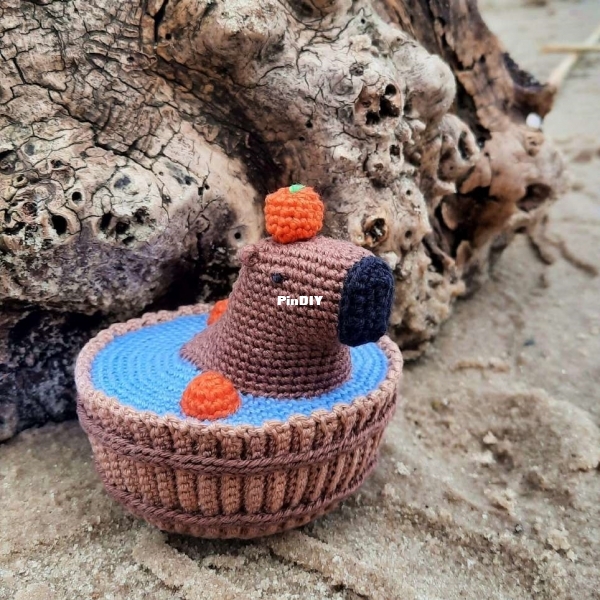 Ludovic Toys - Liudmyla Konkina - Capybara in a tub.jpg