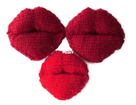 Valentine-Kisses-Free-Knitting-Pattern.jpeg