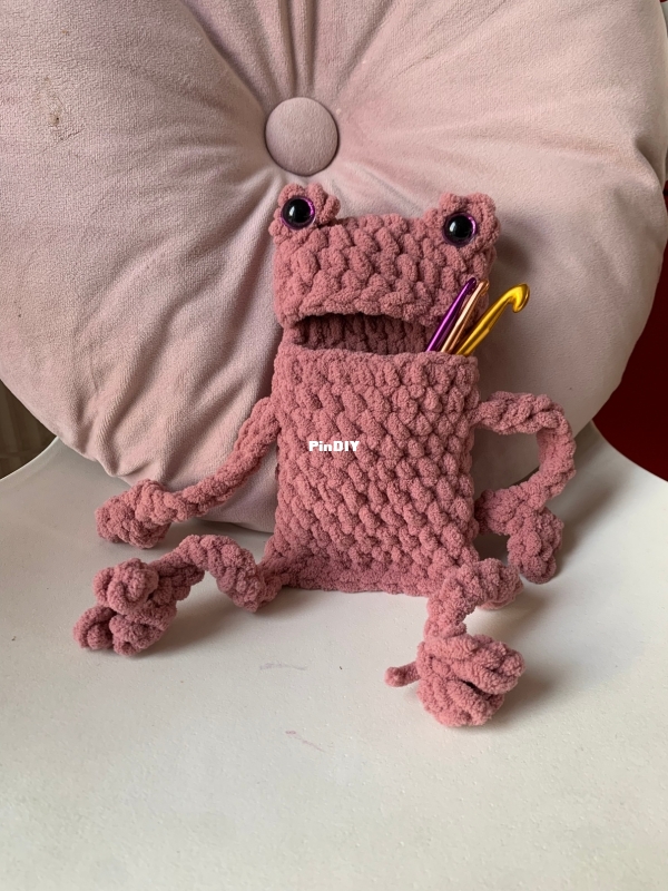 No Sew Big Mouth Frog Crochet Pattern Knotty Pod.jpg