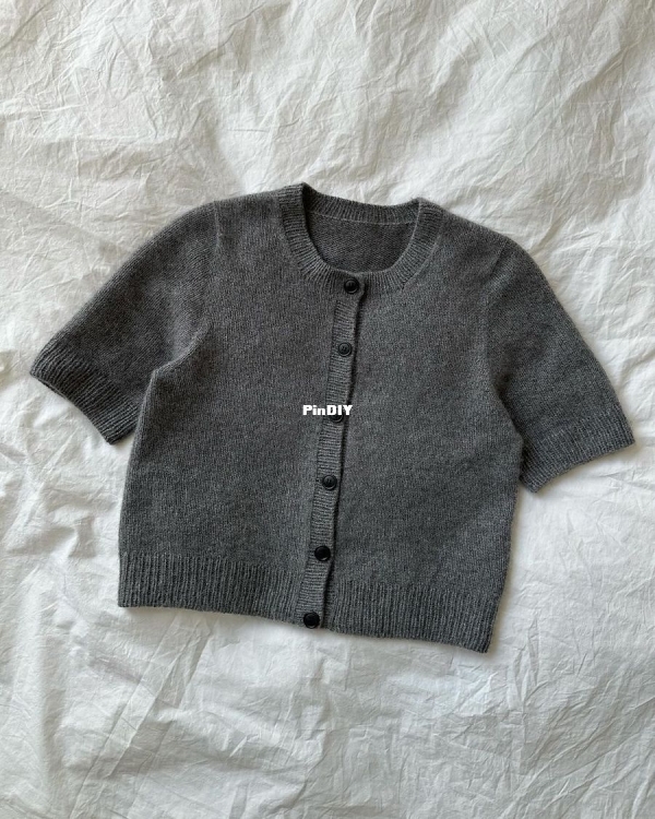 maggie_cardigan_liggebillede.jpeg