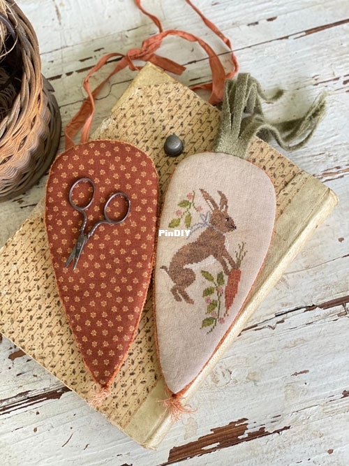 SN Velvet Carrot Needle Book.jpg