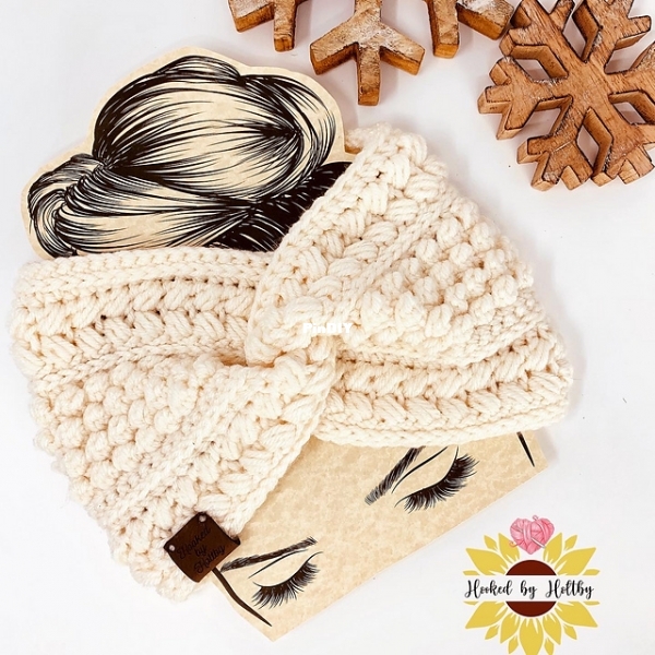 Hooked by Holtby - Michelle Holtby - The CrissCross Ear-warmer_01.jpg