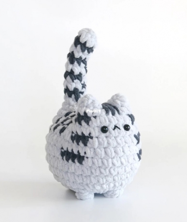 bigbebez-F-PongDangthecat-gray stripes.jpg