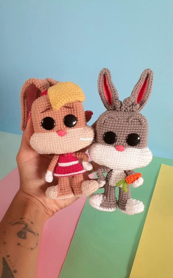 Crochêeeu - Bruna Nascimento - Perna Longa e Lola Bunny - Portuguese