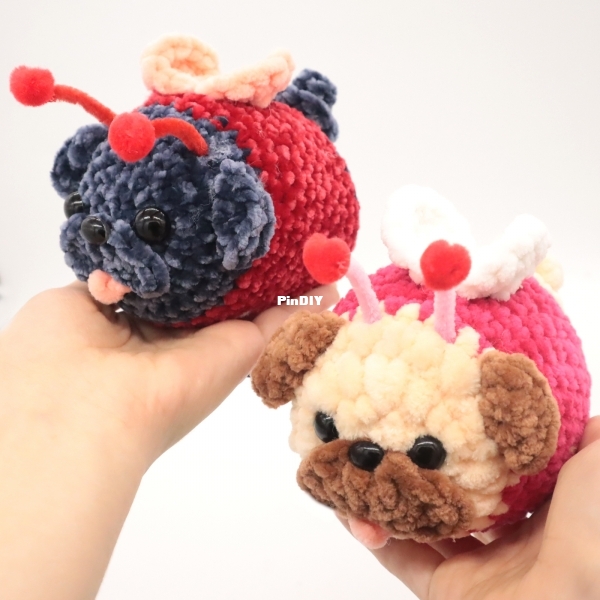 Free-love-pugs-amigurumi-crochet-pattern-valentines-day.jpg