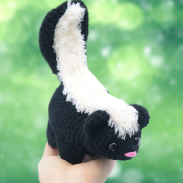 Free-skunk-amigurumi-crochet-pattern-cute.png