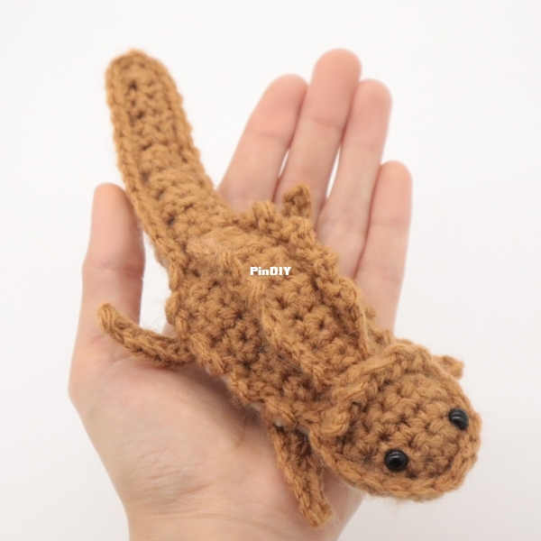 Free-mini-bearded-dragon-crochet-pattern.jpg