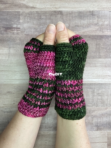 Evergreen Whimsey - Beach walk mitts
