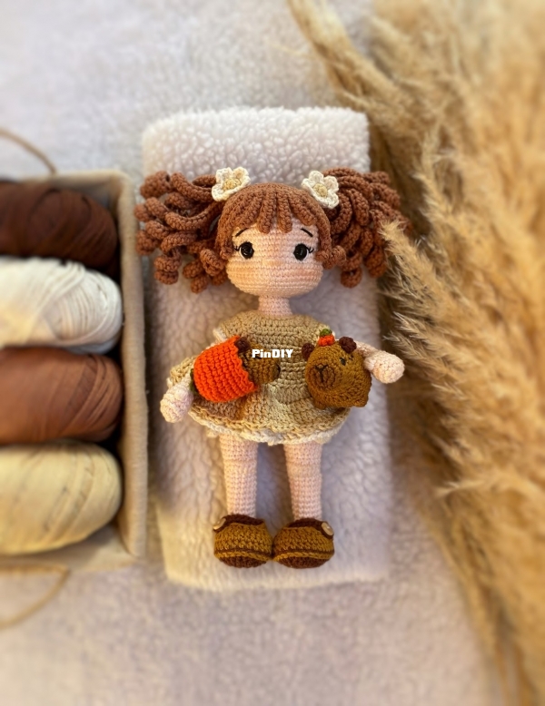 Ferpi Crochet - Fernanda Pitaluga - Clara Doll - Boneca Clara e a Capivara - Portuguese