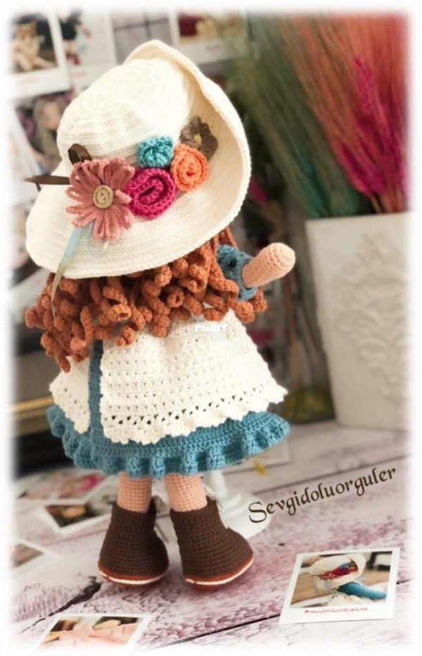 GirlwithHat2.jpg
