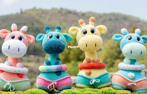 Yarntastic Charlie Sophie the giraffe.jpg