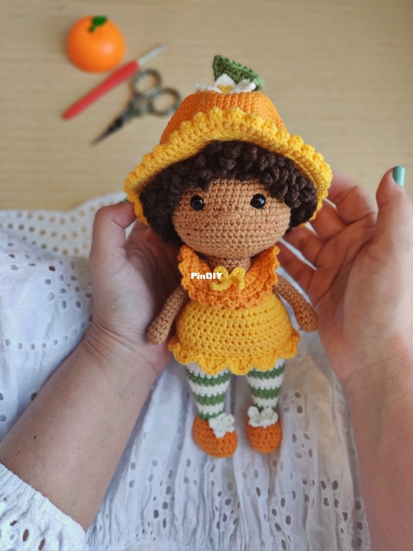 Da Avo - DaVó - Samia Siebra - Coleção Frutinhas Vintage - Frutinha Laranja - Portugués