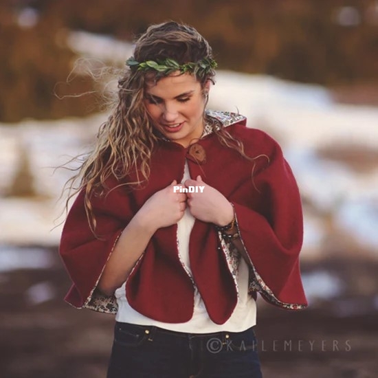 Red_riding_hood_cape_for_ladies_by_Big_Little_S_550x.jpg