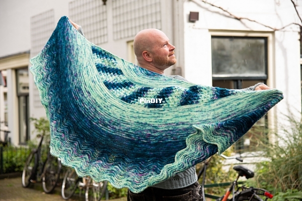 Mesmerizing_Mermaid_Shawl_5_medium2.jpg