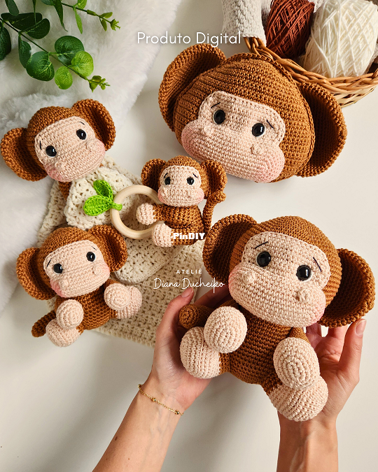 Ateliê Diana Ducheiko - Diana Regina do Carmo Ducheiko - Macaco Nico  - Portuguese