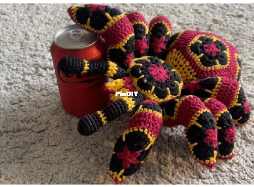 Larrie Crafts NL - Mini African Flower Tarantula.png