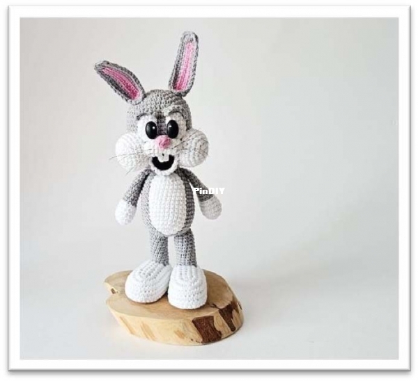 Bunny (Bugs Bunny) 21cm.jpg