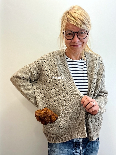 Bottoni_with_yarn_medium2.jpg