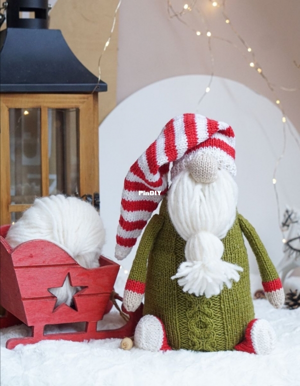 santa gnome.jpg