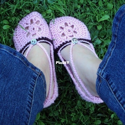 LisaVan SummerSlipperSandals.jpg