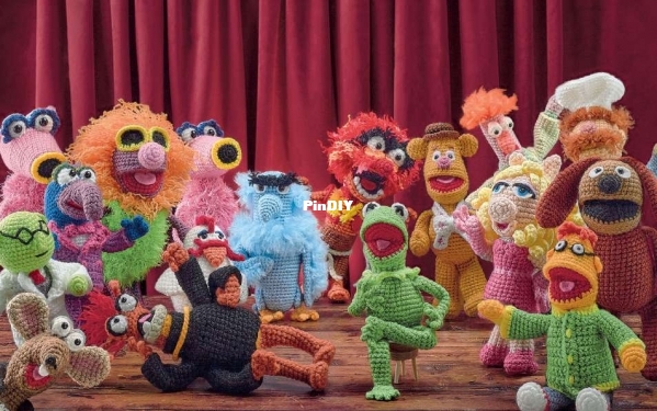 The Muppets Official Crochet Amigurumi - Drew Hill - 20241.jpg