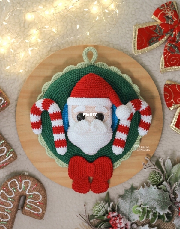Atelie Floraqua - Manuela Oberg - Guirlanda Papai Noel - Portuguese.jpg