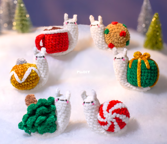 ChristmasSnails.png