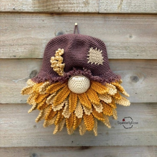 Squibberly Rose - Selina Page - Scarecrow Gonk Gnome wreath - English