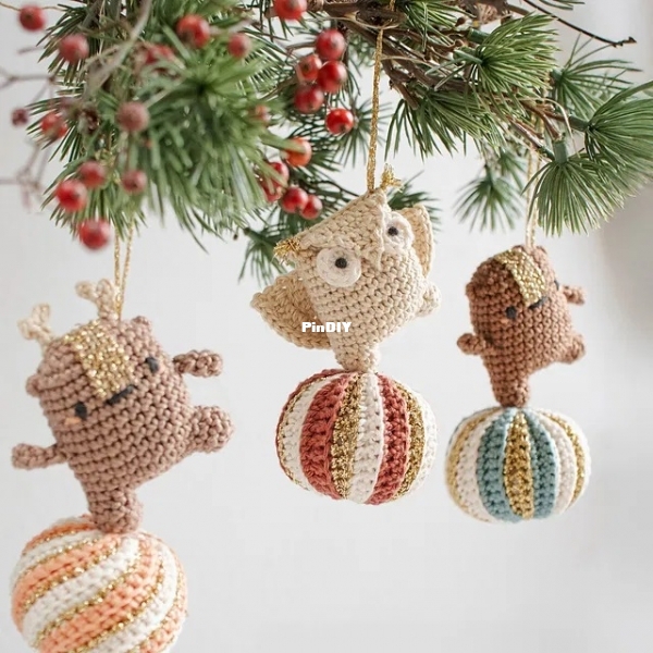 Lalylala - Lydia Tresselt - Dancing Animals Christmas Ornaments_02.jpg