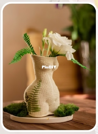 Femaleformvase3.jpg