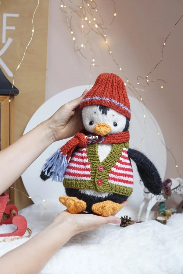 Knit Vest Polushka Bunny Mariia Ermalova.jpg