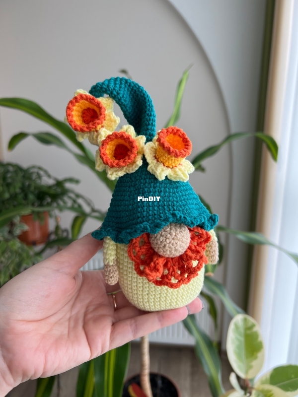 Daffodils Gnome - Natalia Romaniv.jpg