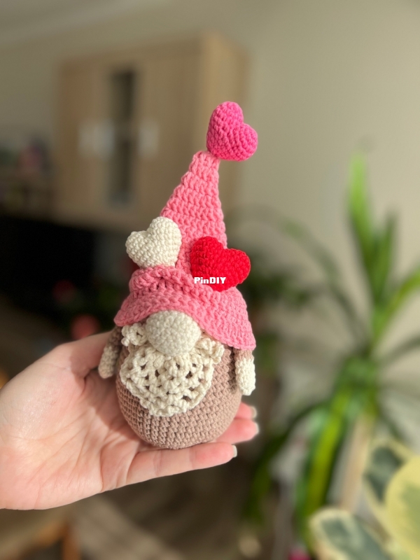 Hearts Gnome - Natalia Romaniv.jpg