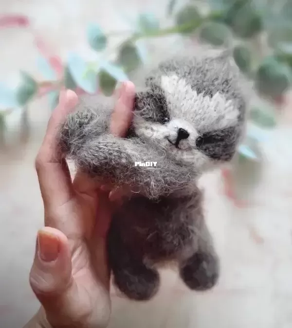 Gray bear sloth.webp