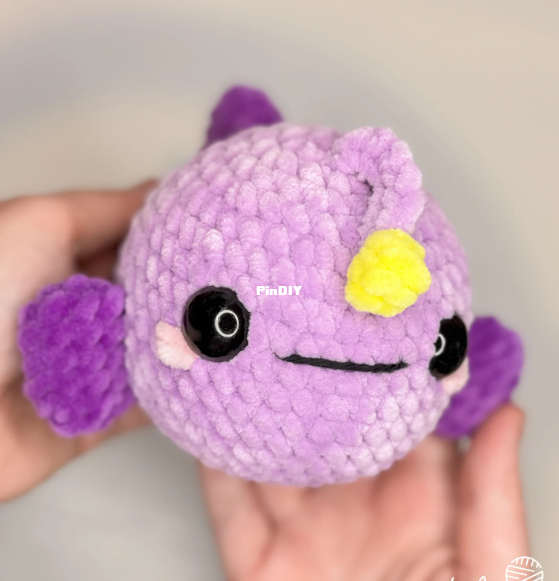 megs makes - auggie the angler fish.PNG