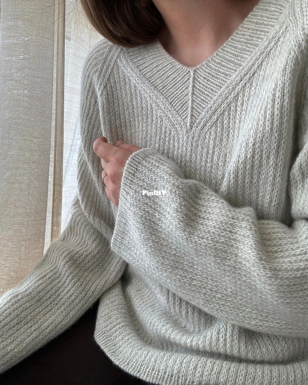 Chantal-Sweater-V-neck-Knitting-pattern-03.jpg