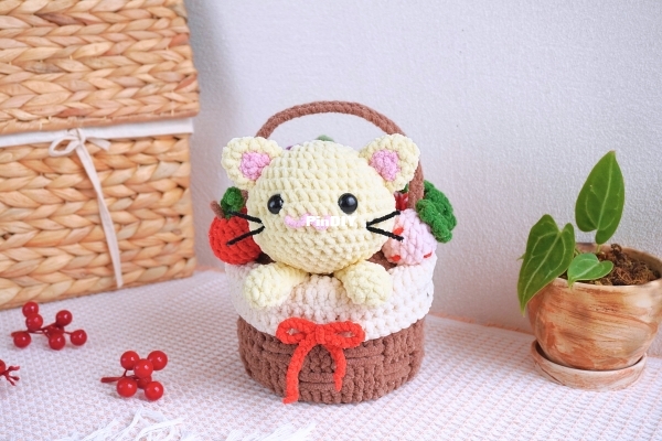 HTKittyPicnicBasketCrochetPattern.jpg