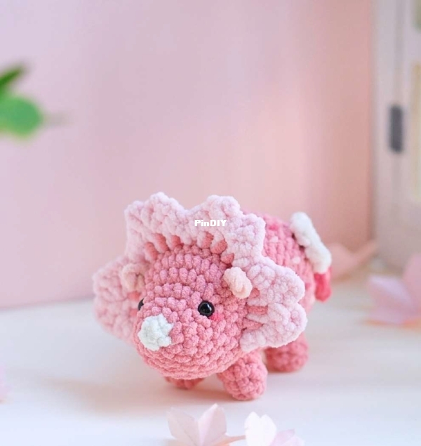 Keinmaker _ Valentine Triceratops.jpg