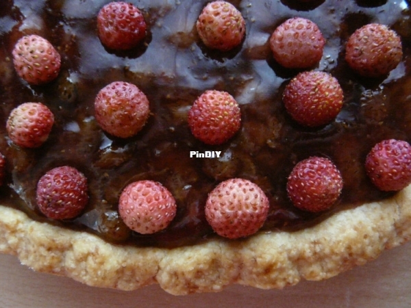 Pie with wild strawberries_1.jpg
