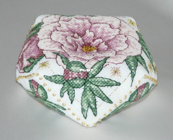 Peony Biscornu_3.jpg