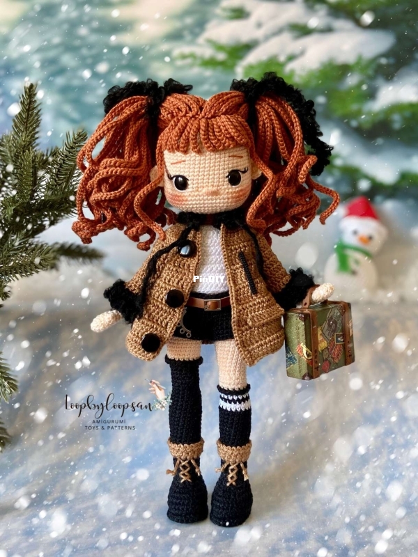 Loopbyloop - Kezban Eren - Gemma Doll 28cm - English