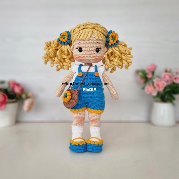 Kartanesi Amigurumi - Çiğdem Erdoğan - Nelly doll with salopette clothes.jpg