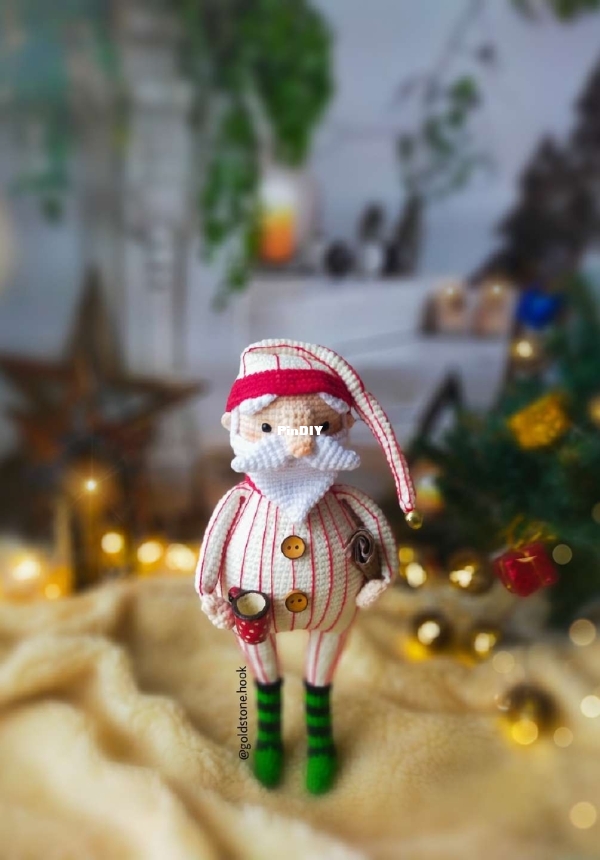 GoldStone Hook - Altintasgurumi - SantaClaus 26cm - English