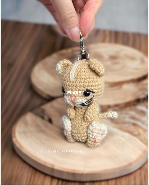 Lovely Stufftoys - Ania / Anna Nowikiewicz -keychain molly the cat