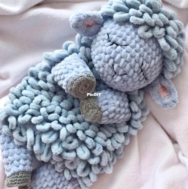 Comforter-Lamb-Crochet-Pattern-Amigurumi-768x772.jpg
