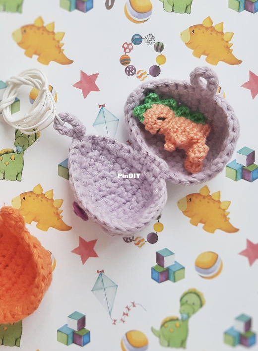 dinosaur pendant.png