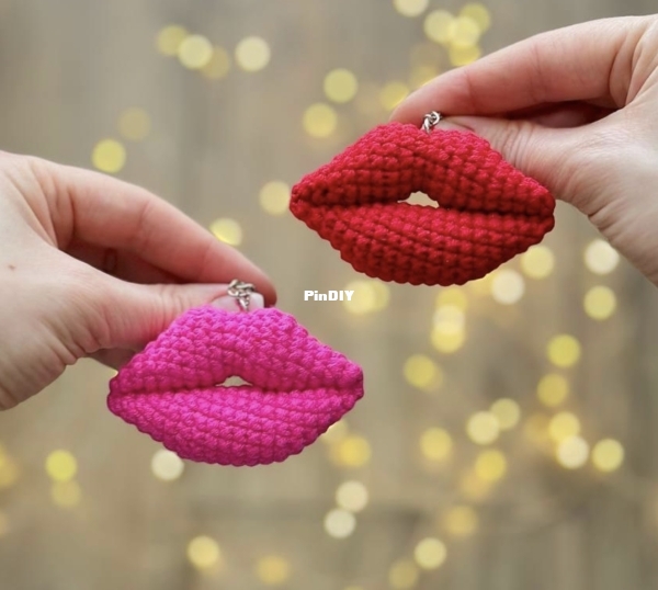 Crochet Lips Keychain.jpg
