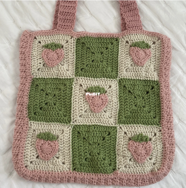 strawberry tote bag.png