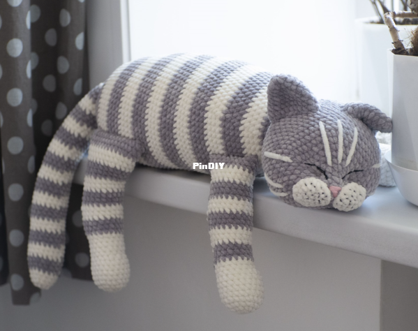 sleeping cat.png